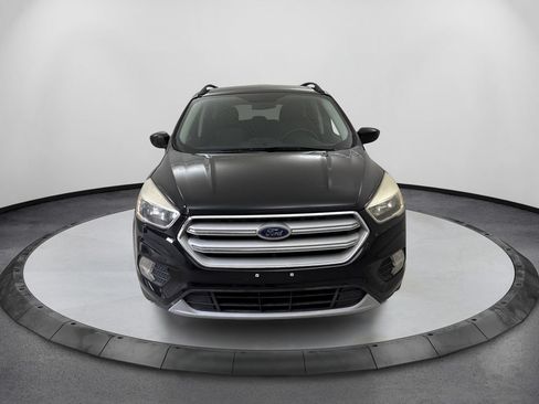 Used 2018 Ford Escape SE w/ SE Sync 3 Package FWD image 2