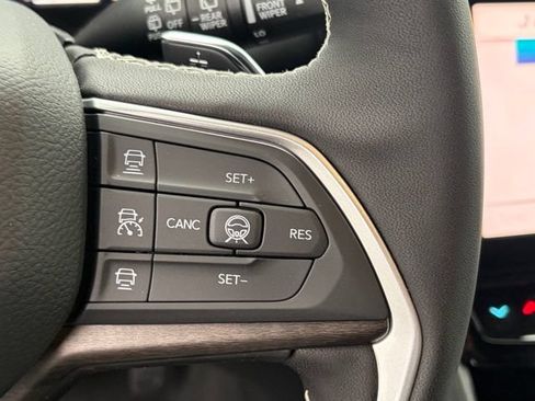 New 2026 Jeep Grand Cherokee L Limited w/ Limited Altitude Package AWD/4WD image 19