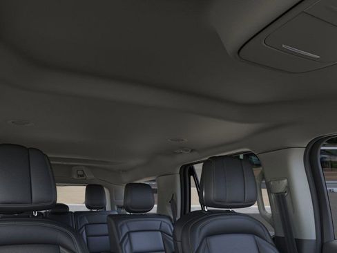 New 2026 Lincoln Navigator Premiere image 22