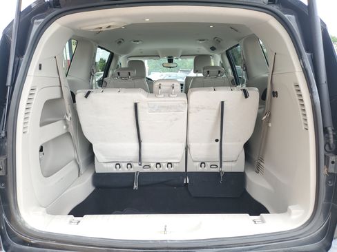 Used 2018 Chrysler Pacifica Touring-L FWD image 7