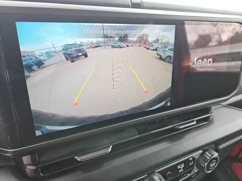 Used 2025 Jeep Wrangler Unlimited Rubicon image 22