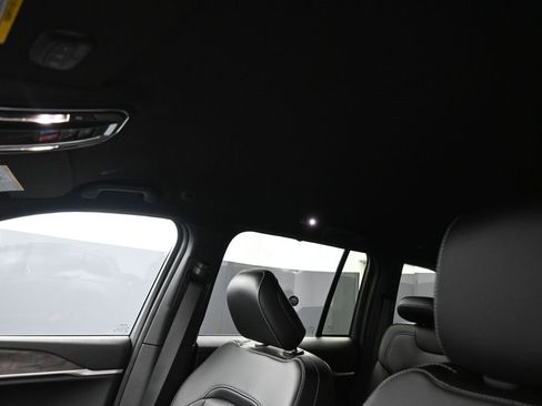 New 2025 Jeep Grand Cherokee Limited w/ Black Appearance Package image 10