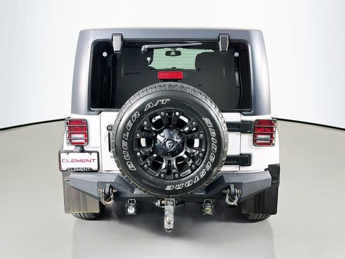 Used 2017 Jeep Wrangler Unlimited Sahara w/ Dual Top Group AWD/4WD image 8