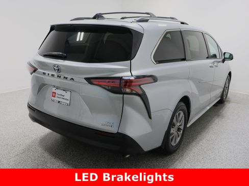 Certified 2021 Toyota Sienna XLE image 7