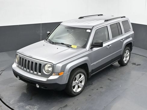 Used 2015 Jeep Patriot Latitude FWD image 15