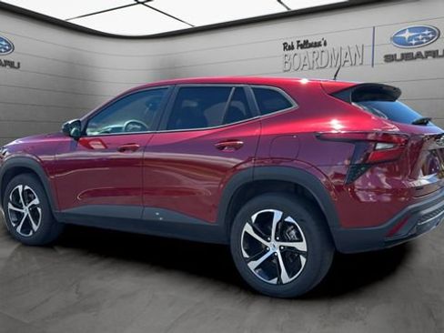 Used 2025 Chevrolet Trax RS w/ Sunroof Package FWD image 8