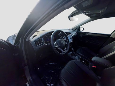 Used 2022 Volkswagen Tiguan SE FWD image 9