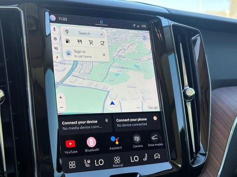 Certified 2023 Volvo XC60 B5 Plus w/ Climate Package image 23