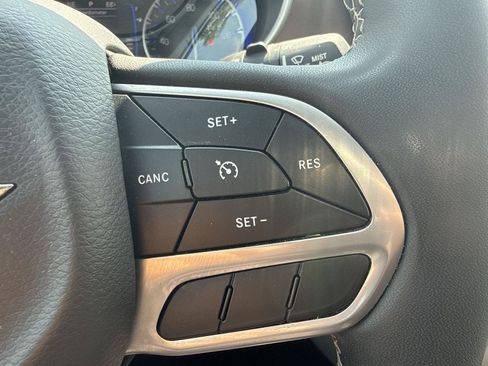 Used 2023 Chrysler Voyager LX FWD image 30