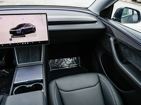 Used 2026 Tesla Model Y Long Range image 15