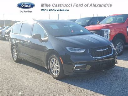 Used 2024 Chrysler Pacifica Touring-L