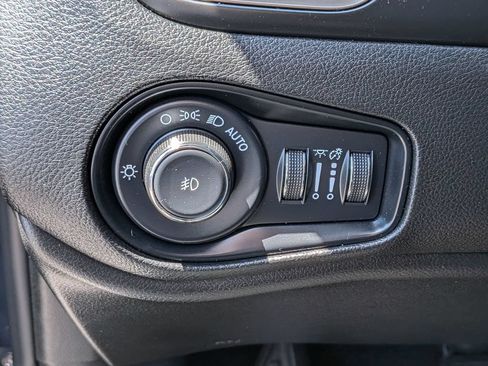 Used 2023 Jeep Renegade Latitude AWD/4WD image 14