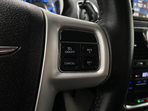 Used 2014 Chrysler Town & Country Touring image 16