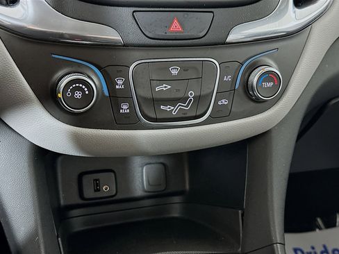 Used 2018 Chevrolet Equinox LS image 15