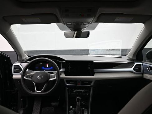 New 2026 Volkswagen Taos SE image 10