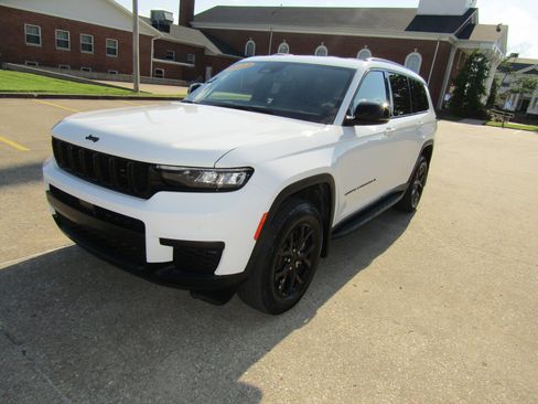 Used 2023 Jeep Grand Cherokee L Laredo AWD/4WD image 7