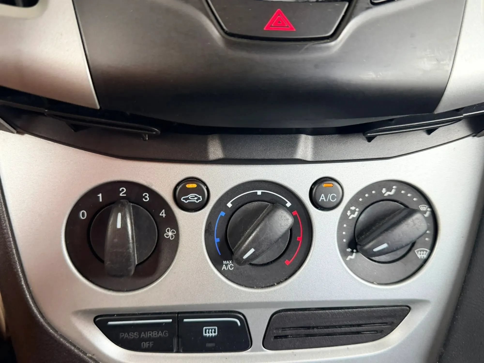Used 2014 Ford Focus SE FWD image 15