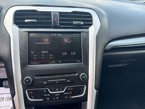 Used 2016 Ford Fusion SE FWD image 9