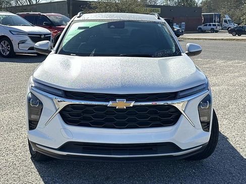 Used 2024 Chevrolet Trax LT FWD image 3
