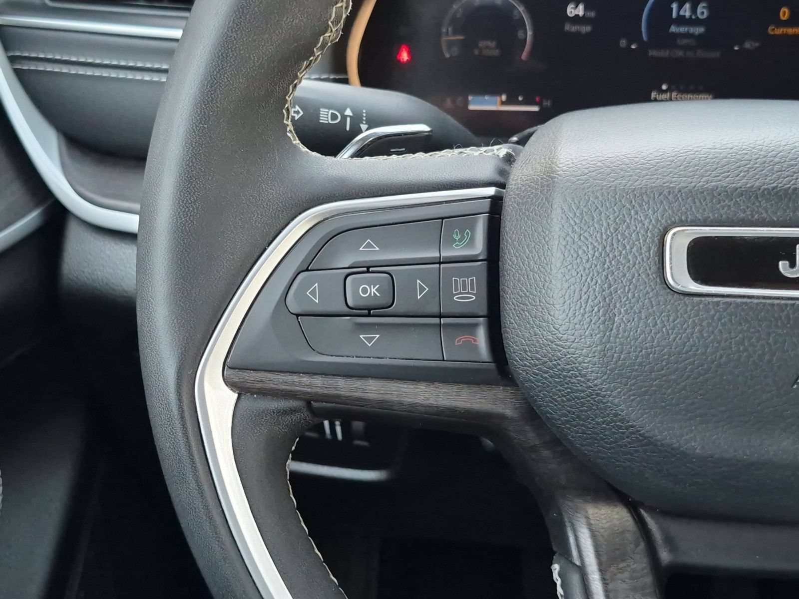 Used 2023 Jeep Grand Cherokee L Limited w/ Luxury Tech Group II RWD image 15