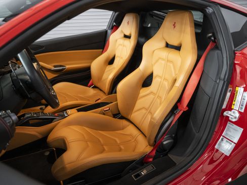Used 2018 Ferrari 488 GTB RWD image 24