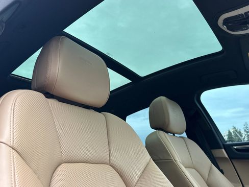 Used 2022 Porsche Macan S image 17