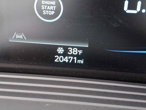 Used 2023 Hyundai Venue Limited image 16