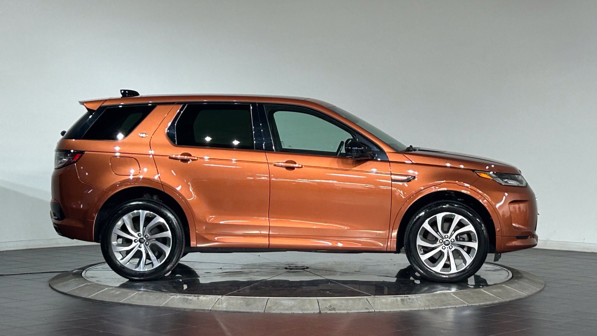 Used 2021 Land Rover Discovery Sport SE R-Dynamic AWD/4WD image 11
