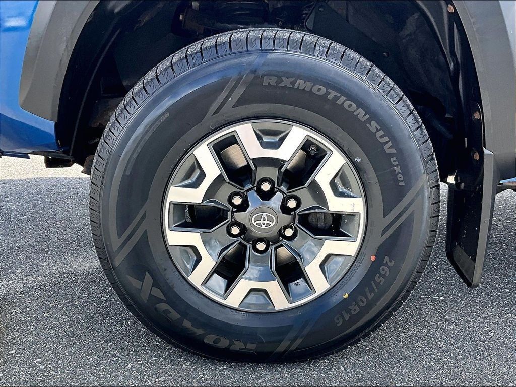 Used 2017 Toyota Tacoma TRD Off-Road w/ Tow Package AWD/4WD image 7
