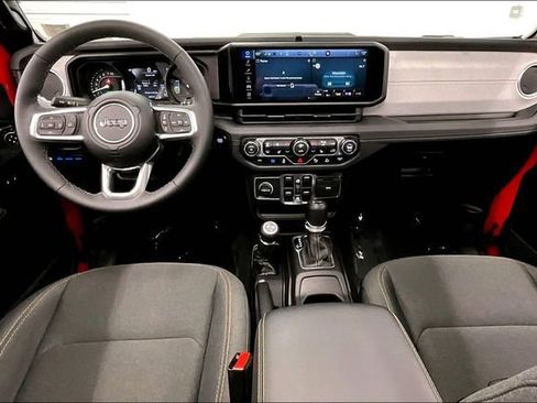 Used 2025 Jeep Wrangler Unlimited Sahara w/ Safety Group image 19