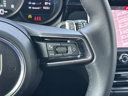 Certified 2025 Porsche Macan AWD/4WD image 28