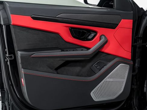 Used 2025 Lamborghini Urus S AWD/4WD image 9