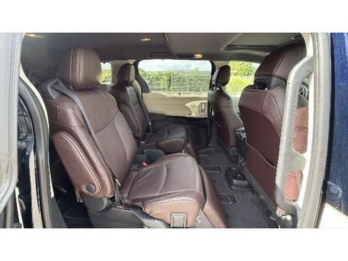 Certified 2024 Toyota Sienna Platinum FWD image 37