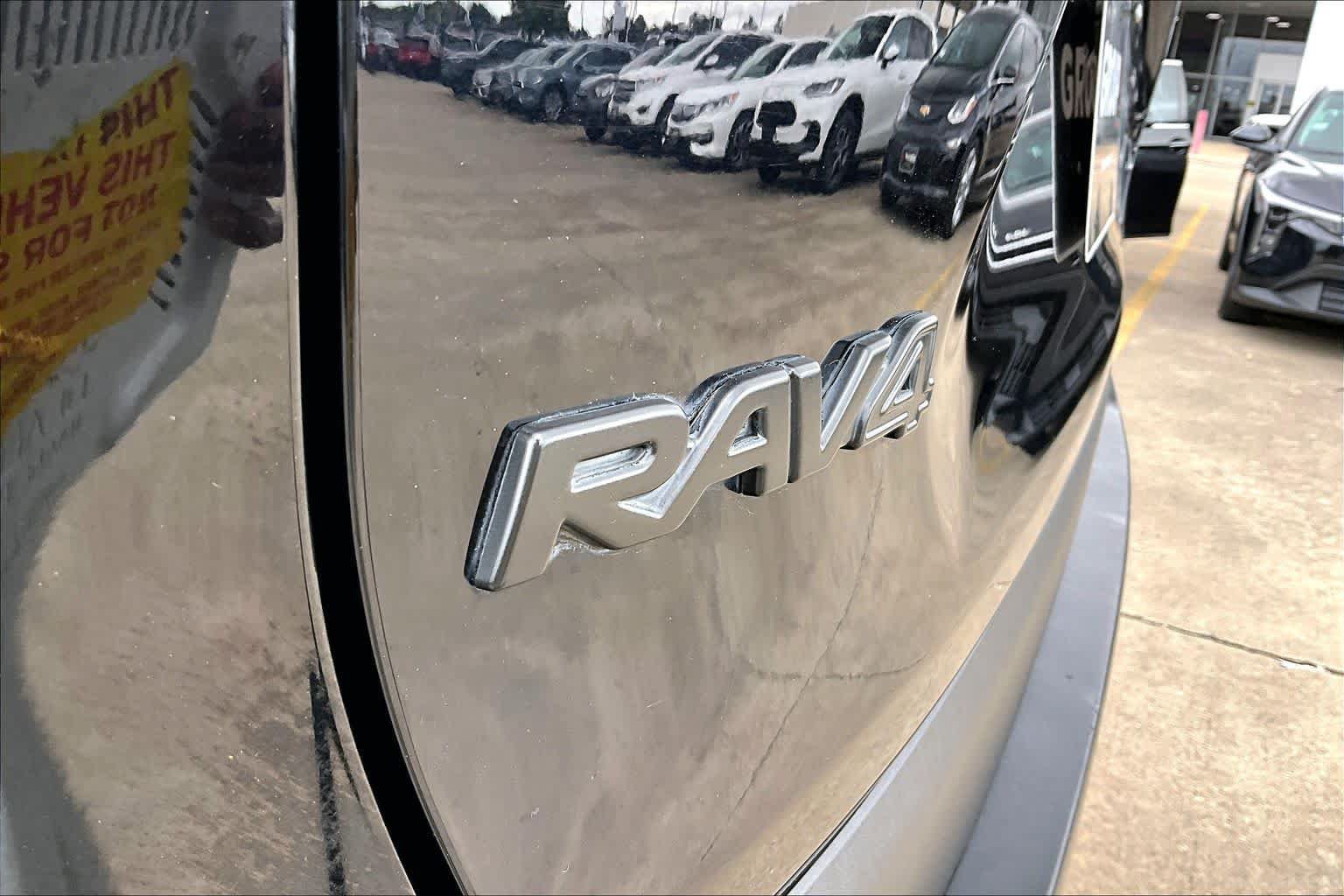 Used 2022 Toyota RAV4 LE FWD image 30