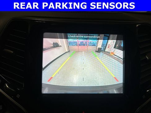 Used 2020 Jeep Cherokee Limited image 9