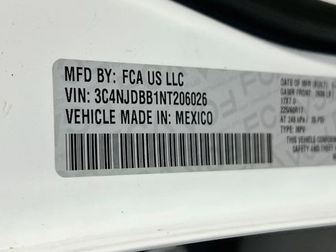 Used 2022 Jeep Compass Latitude AWD/4WD image 29