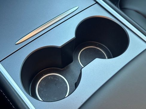 Used 2025 Tesla Model Y Long Range image 29