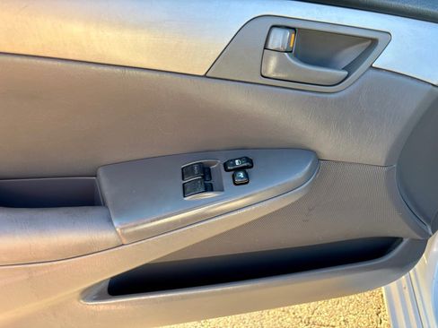 Used 2004 Toyota Solara SE image 5