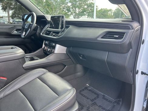 Used 2022 GMC Yukon SLT w/ SLT Luxury Package AWD/4WD image 43