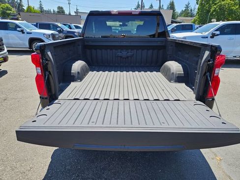 Used 2022 Chevrolet Silverado 1500 Custom Trail Boss w/ Midnight Edition AWD/4WD image 17