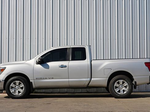 Used 2018 Nissan Titan SV w/ SV Convenience Package image 7