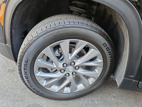 Used 2025 Buick Enclave Preferred w/ Power Package image 35