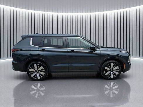 New 2026 Mitsubishi Outlander SE FWD image 3