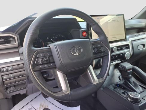 Used 2025 Toyota Tacoma TRD Off-Road AWD/4WD image 12