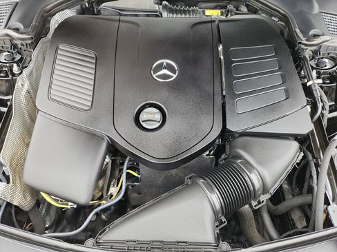 Used 2025 Mercedes-Benz C 300 Sedan image 23