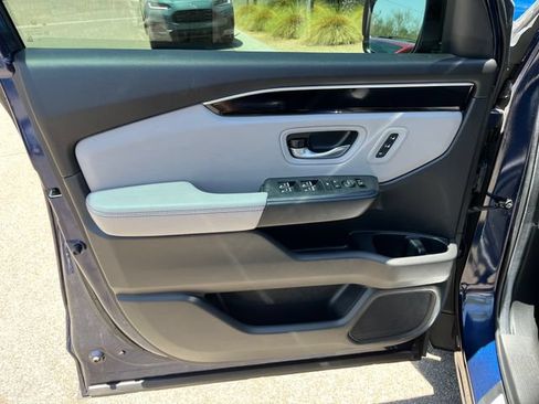 Certified 2025 Honda Pilot EX-L image 5