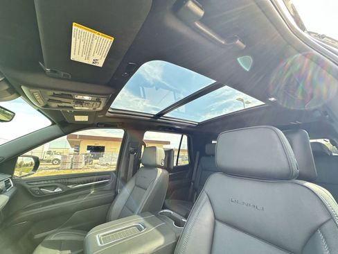 Used 2024 GMC Yukon Denali w/ Advanced Technology Package AWD/4WD image 19