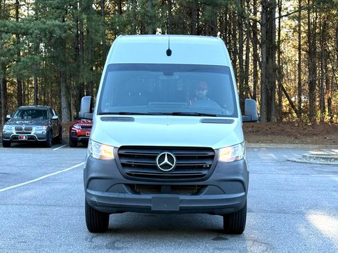 Used 2019 Mercedes-Benz Sprinter 1500 image 2
