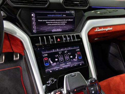 Used 2019 Lamborghini Urus AWD/4WD image 19