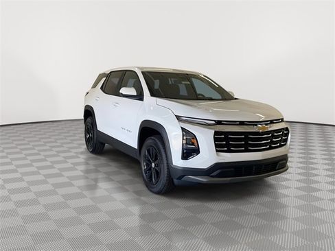 New 2026 Chevrolet Equinox LT w/ Convenience Package II image 2